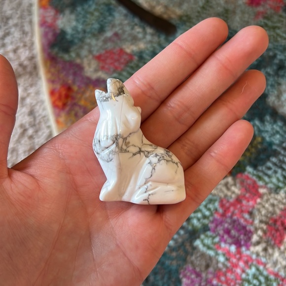 Howlite Wolf Healing Crystal - Picture 6 of 6